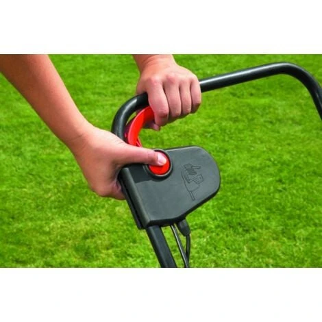 Black & Decker BLACK+DECKER Arieggiatore Per Prato, Elettrico, Larghezza 30 Cm, Capacità Di Raccolta 30 Litri, 600 W, GD300-QS 2 Black & Decker BLACK+DECKER Arieggiatore Per Prato, Elettrico, Larghezza 30 Cm, Capacità Di Raccolta 30 Litri, 600 W, GD300-QS - immagine 2