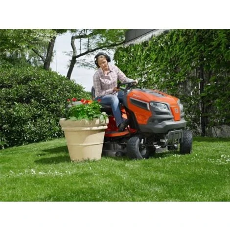 Trattorino Husqvarna TS 138 Rasaerba Idrostatico Con Motore 452cc 12Hp Taglio 97cm 2 Trattorino Husqvarna TS 138 Rasaerba Idrostatico Con Motore 452cc 12Hp Taglio 97cm - immagine 2