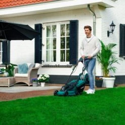 VONROC Tagliaerba-Tosaerba Elettrico 1300W. Altezza Taglio Regolabile: 30, 50, 70mm. Larghezza Taglio: 32cm. Contenitore Raccolta Da 30 Litri Con Indicatore Di Riempimento 7 VONROC Tagliaerba-Tosaerba Elettrico 1300W. Altezza Taglio Regolabile: 30, 50, 70mm. Larghezza Taglio: 32cm. Contenitore Raccolta Da 30 Litri Con Indicatore Di Riempimento -Cura Del Prato 30090467 3