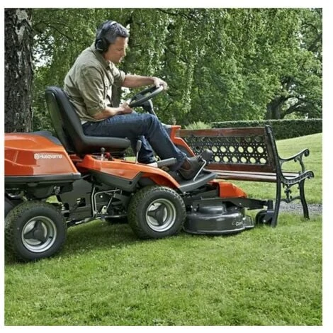 Trattorino Rider Husqvarna R 214C Motore A Scoppio 413cc 11.3Hp Piatto Da 94cm 2 Trattorino Rider Husqvarna R 214C Motore A Scoppio 413cc 11.3Hp Piatto Da 94cm - immagine 2