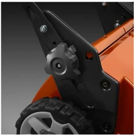 Tagliaerba A Scoppio Husqvarna Semovente LC247S Motore 139cc 3Hp Taglio 47cm 5 Tagliaerba A Scoppio Husqvarna Semovente LC247S Motore 139cc 3Hp Taglio 47cm - immagine 5