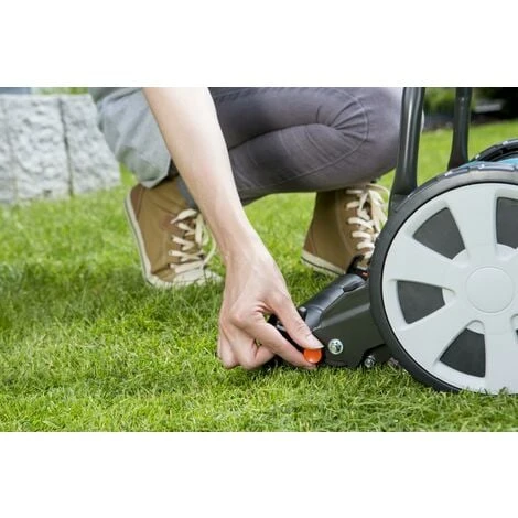 GARDENA Tosaerba Manuale Elicoidale, Larghezza Di Taglio: 33 Cm Classic 330 (4027-20) 3 GARDENA Tosaerba Manuale Elicoidale, Larghezza Di Taglio: 33 Cm Classic 330 (4027-20) - immagine 3
