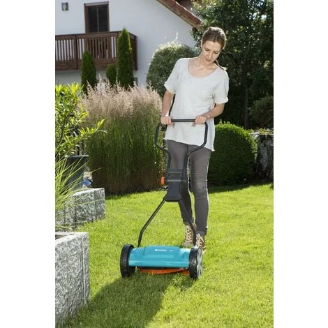 GARDENA Tosaerba Manuale Elicoidale, Larghezza Di Taglio: 33 Cm Classic 330 (4027-20) 4 GARDENA Tosaerba Manuale Elicoidale, Larghezza Di Taglio: 33 Cm Classic 330 (4027-20) - immagine 4